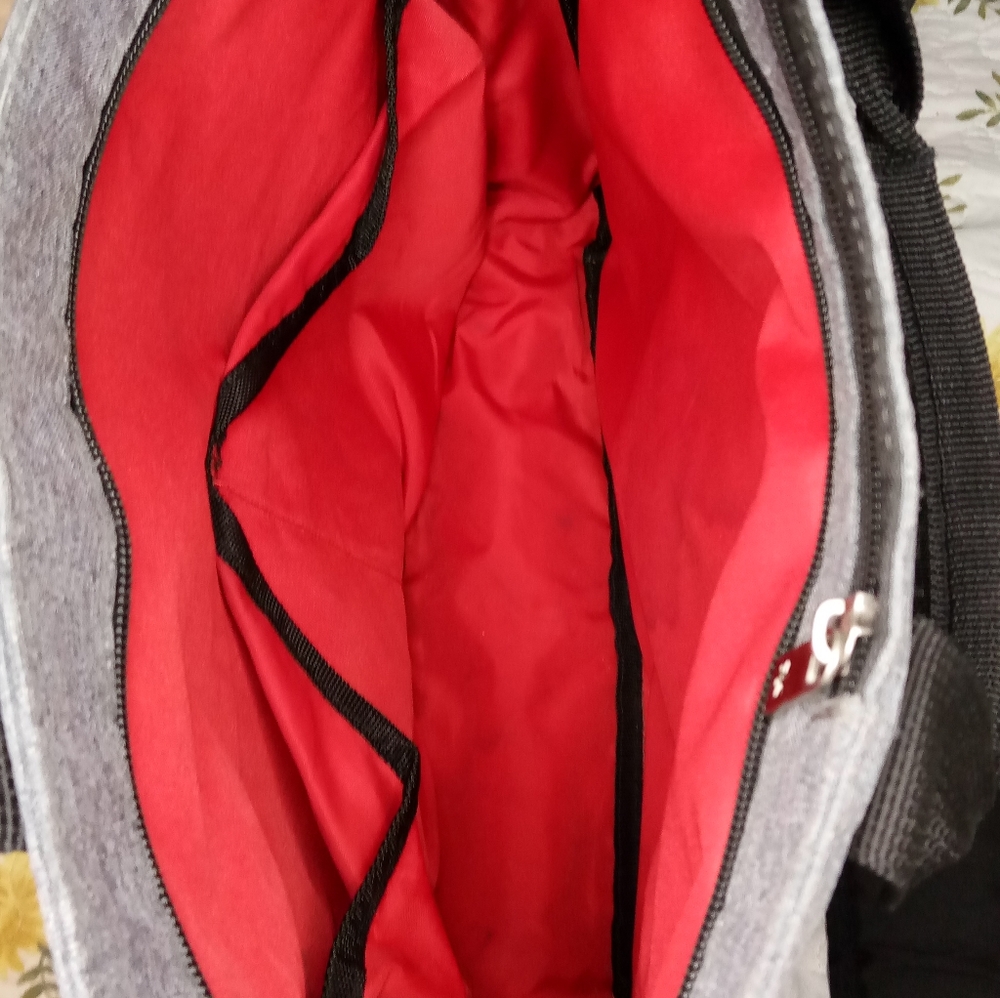 Skip Hop Messenger Diaper Bag Heather Gray, Red Inside - Picture 4 of 7